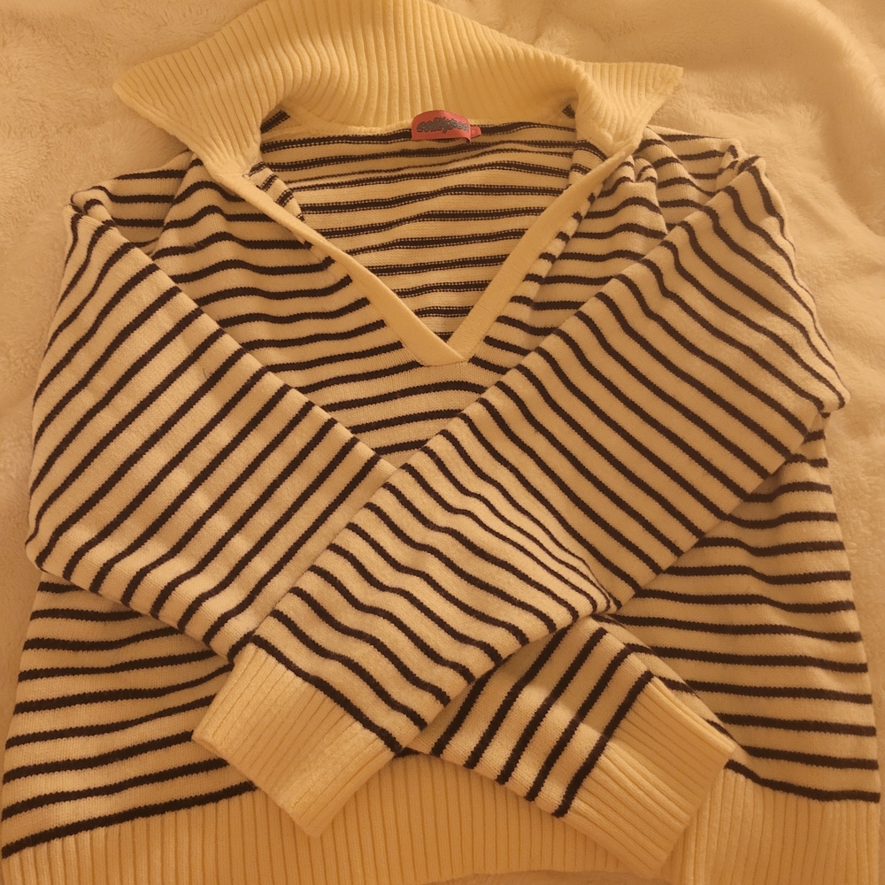 Edikted Navy and Cream Striped V-Neck Sweater